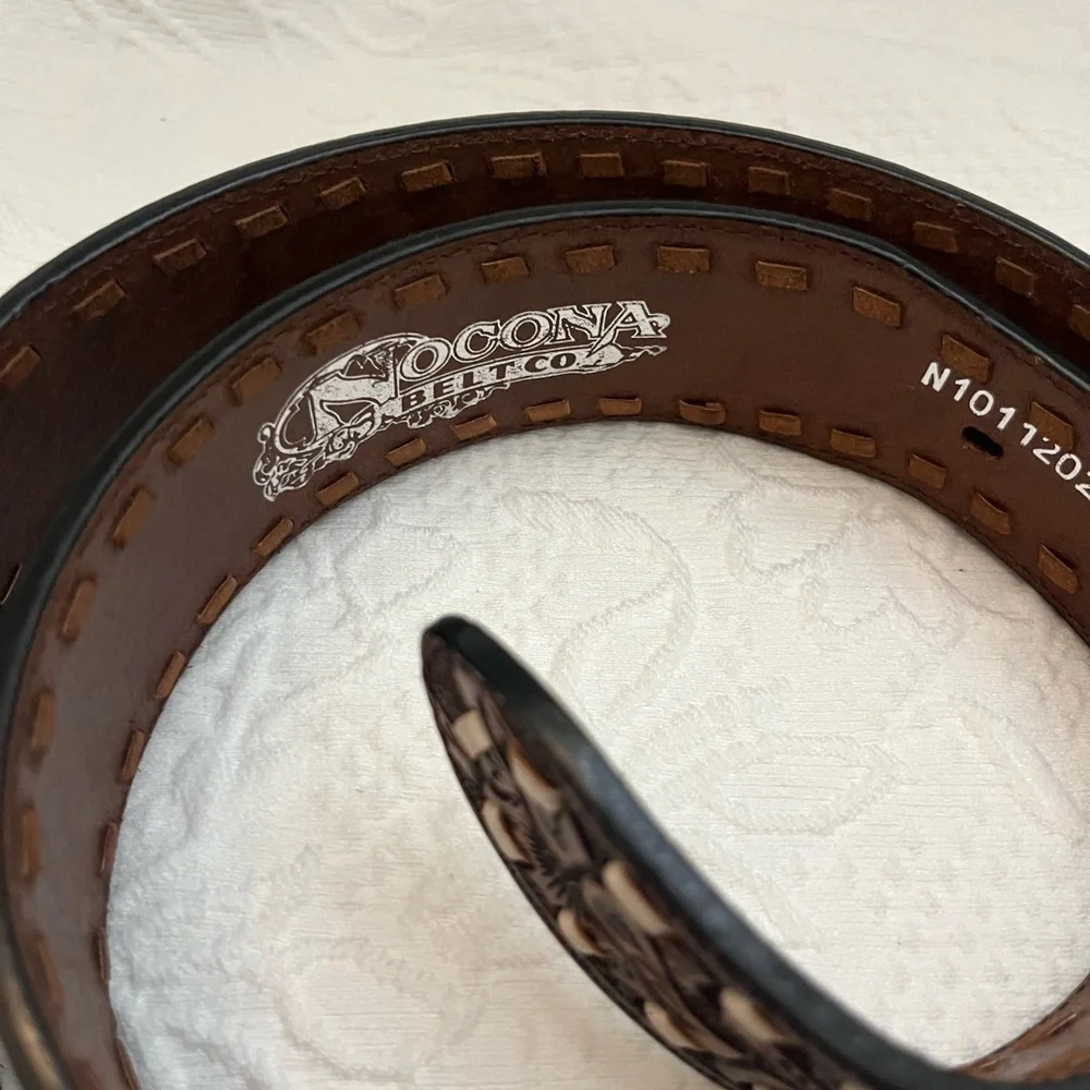 Nocona tooled brown leather belt contrast seam EUC - Picture 3 of 11